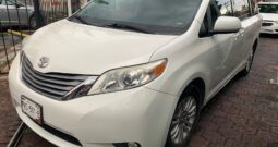 TOYOTA SIENNA XLE A/T 2017